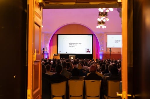 The audience watches Matz's keynote