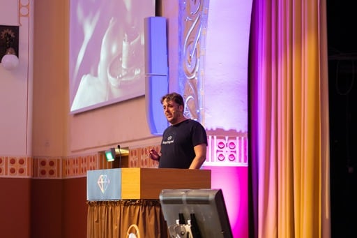 Thijs Cadier. Various waveforms up on the screen.