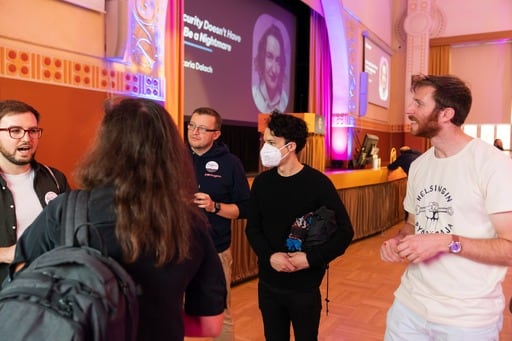 A discussion at the front of the congress hall